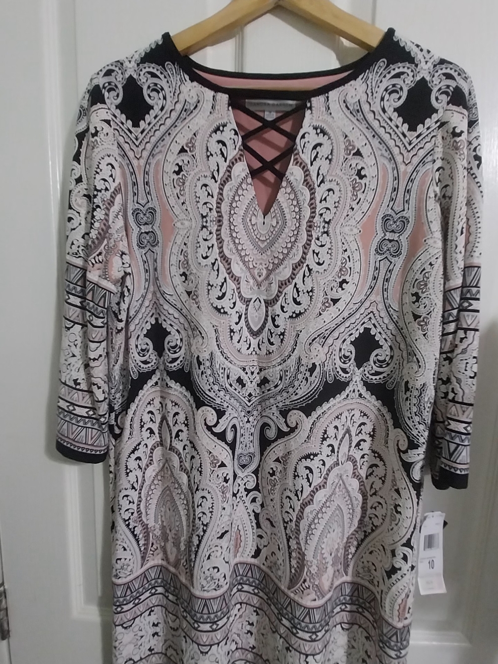 Sandra Darren Sz. 10 Crisscross V-Neck Paisley Tunic in Black & Blush NWT